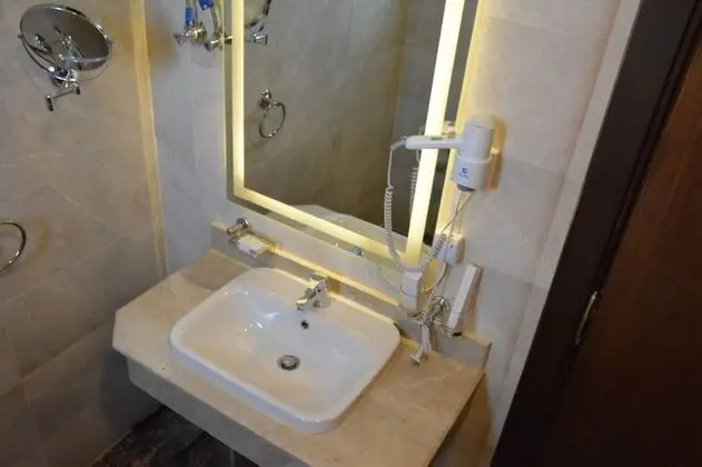 Classic Tek Büyük Yataklı Oda, Havuz Manzaralı