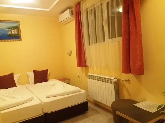 Economy Tek Büyük veya İki Ayrı Yataklı Oda