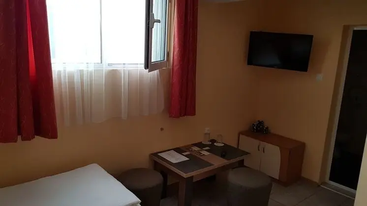 Economy Tek Büyük veya İki Ayrı Yataklı Oda