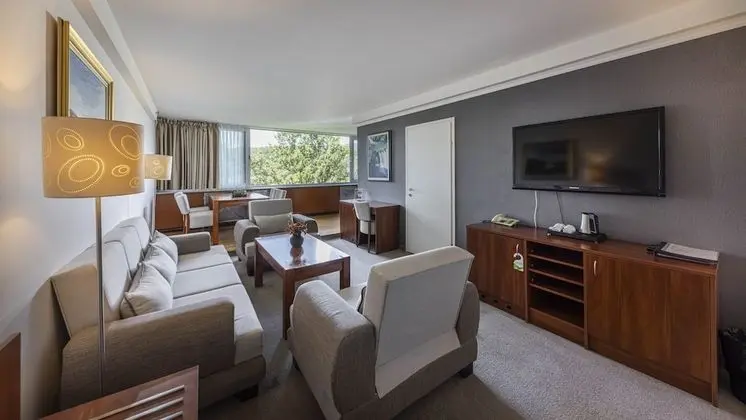 Superior Suite, Lake Side