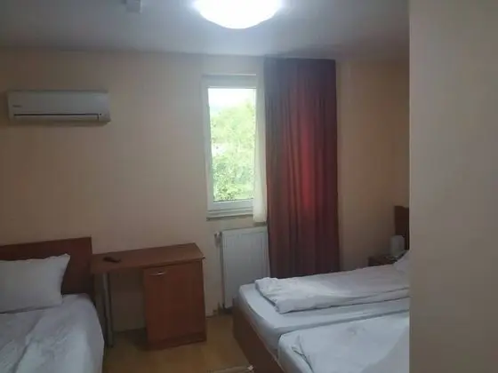 Üç Kişilik Oda