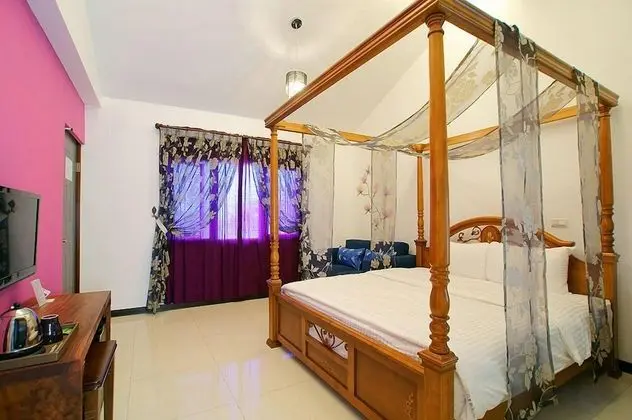 Romantic Tek Büyük Yataklı Oda, 1 Büyük (Queen) Boy Yatak, Küvet, Denize Sıfır