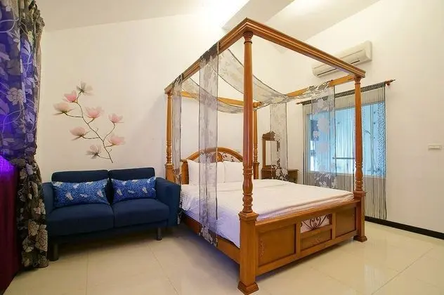 Romantic Tek Büyük Yataklı Oda, 1 Büyük (Queen) Boy Yatak, Küvet, Denize Sıfır