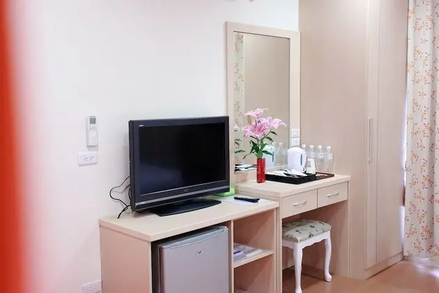 Dört Kişilik Oda, Sigara İçilmez, Özel Banyo