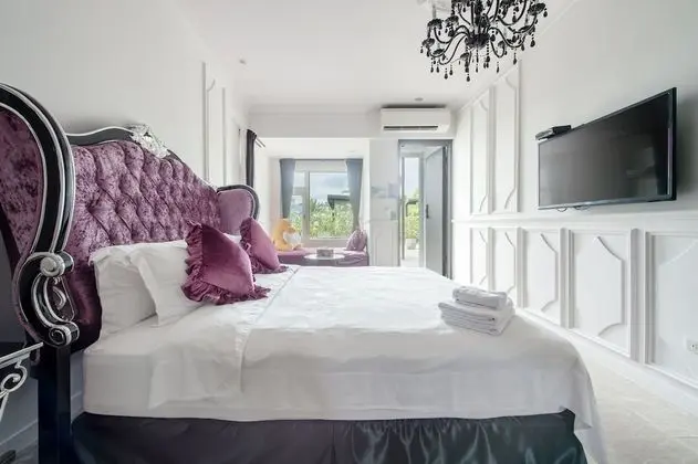 Deluxe Tek Büyük Yataklı Oda (102)