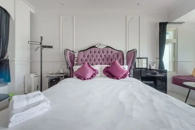 Deluxe Tek Büyük Yataklı Oda (102)