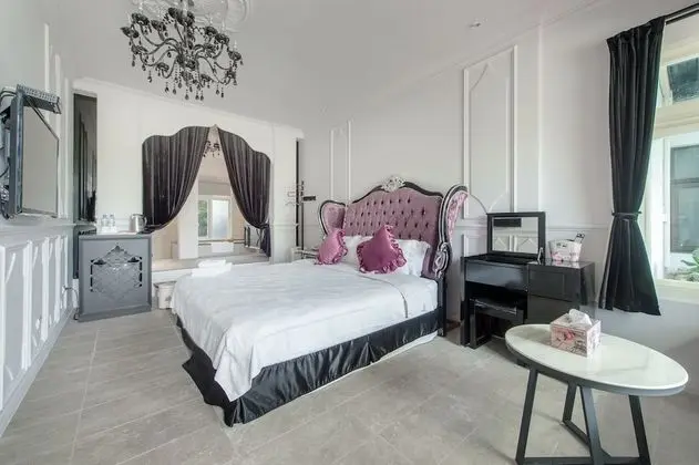 Deluxe Tek Büyük Yataklı Oda (102)