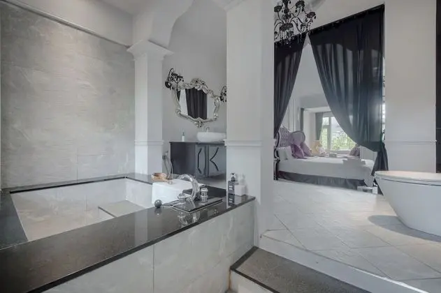 Deluxe Tek Büyük Yataklı Oda (102)
