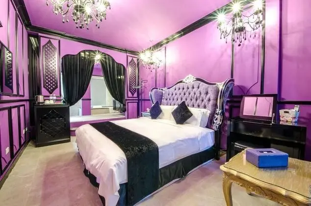 Deluxe Tek Büyük Yataklı Oda (102)