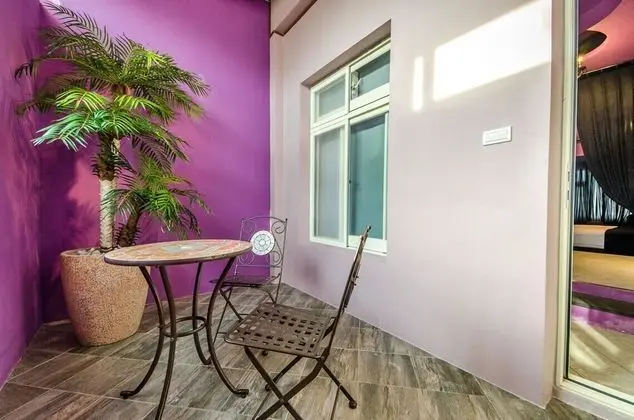 Deluxe Tek Büyük Yataklı Oda (102)