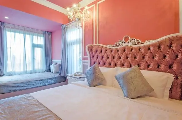 Deluxe Tek Büyük Yataklı Oda (102)