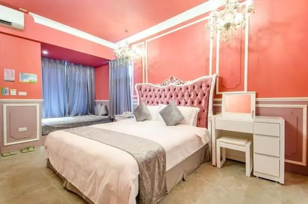 Deluxe Tek Büyük Yataklı Oda (102)