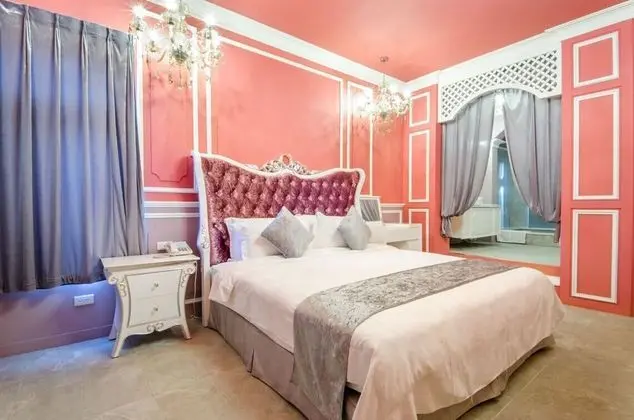 Deluxe Tek Büyük Yataklı Oda (102)