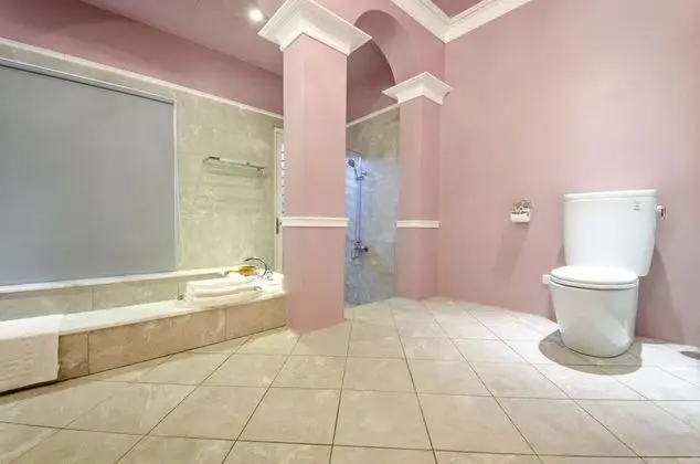 Deluxe Tek Büyük Yataklı Oda (102)