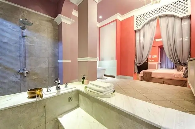 Deluxe Tek Büyük Yataklı Oda (102)