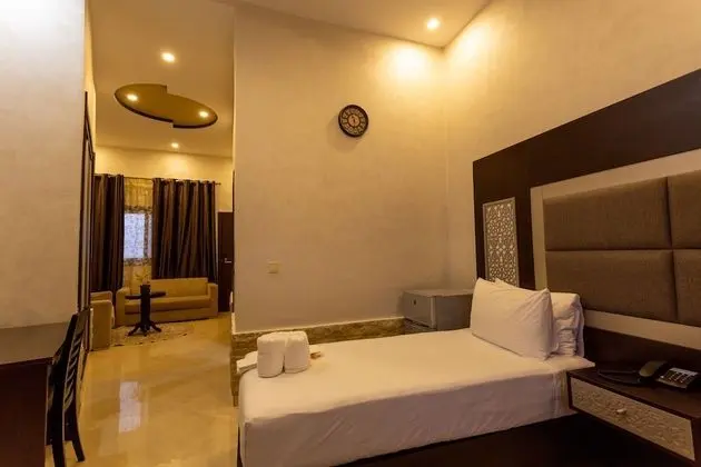 Standard Tek Büyük Yataklı Oda