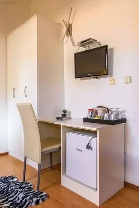 Standard Tek Büyük Yataklı Oda