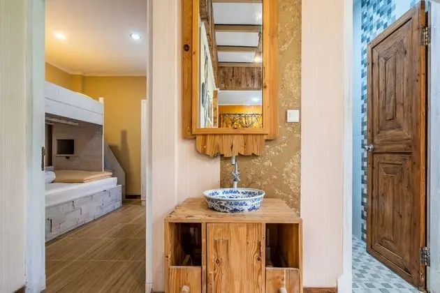 Family Villa, Teras