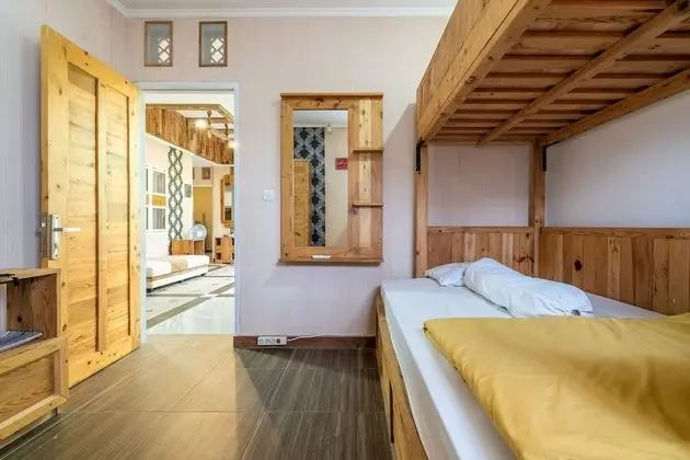 Family Villa, Teras