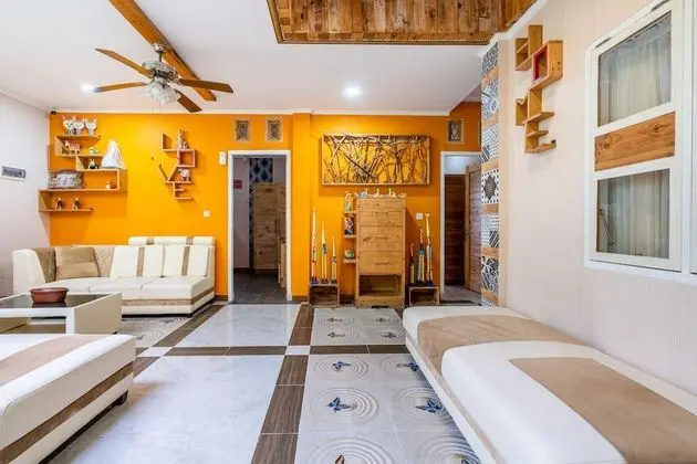 Family Villa, Teras