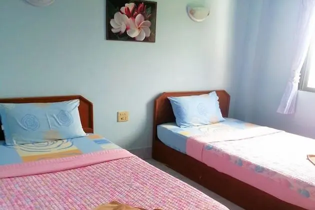 Fan Room (Shared Bathroom)