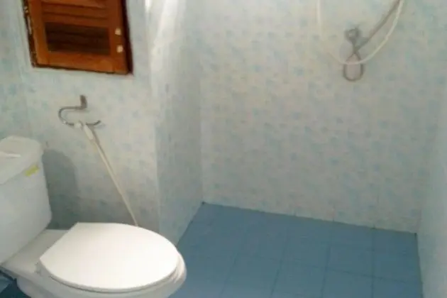 Fan Room (Shared Bathroom)