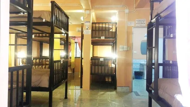 Shared Dormitory with Air Condition and Fan (18 beds)