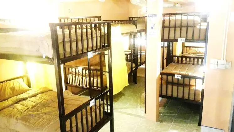 Shared Dormitory with Air Condition and Fan (18 beds)