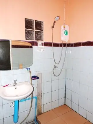 Shared Dormitory with Fan (6 beds)