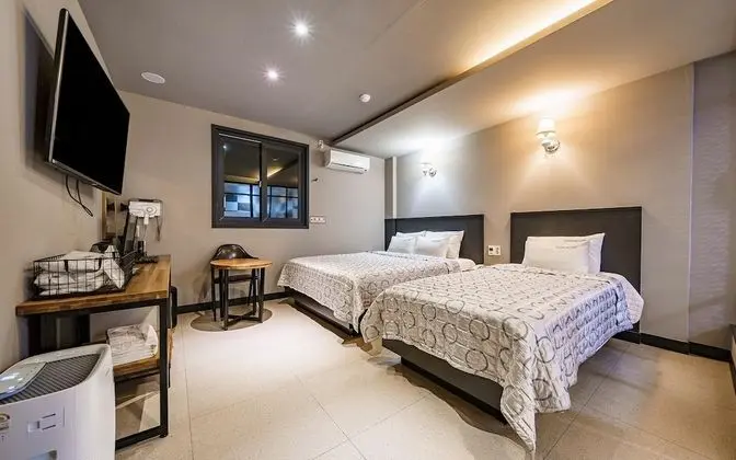 Oda (Twin (Netflix available air purifier )