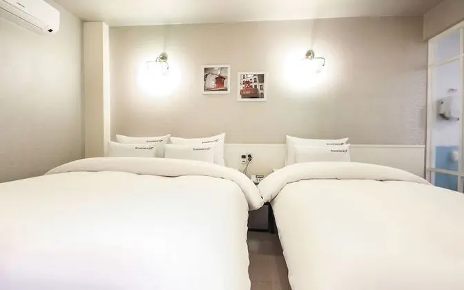 Oda (Twin (Netflix available air purifier )