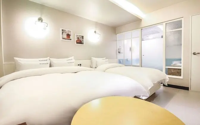 Oda (Twin (Netflix available air purifier )