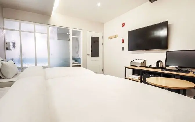 Oda (Twin (Netflix available air purifier )