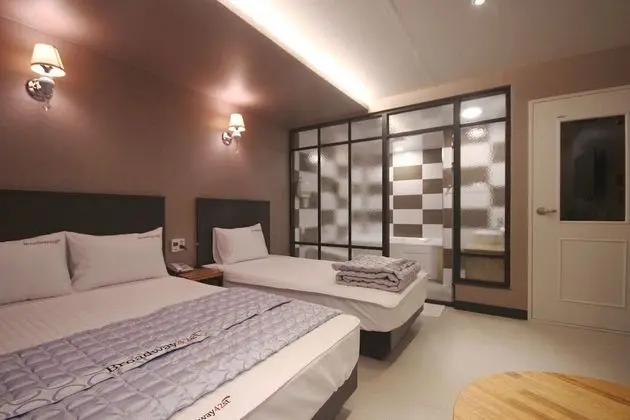 Oda (Twin (Netflix available air purifier )