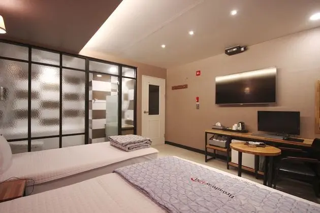 Oda (Twin (Netflix available air purifier )