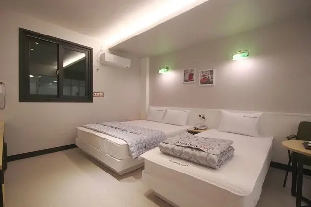 Oda (Twin (Netflix available air purifier )