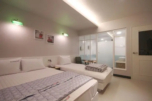 Oda (Twin (Netflix available air purifier )