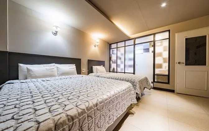 Oda (Twin (Netflix available air purifier )