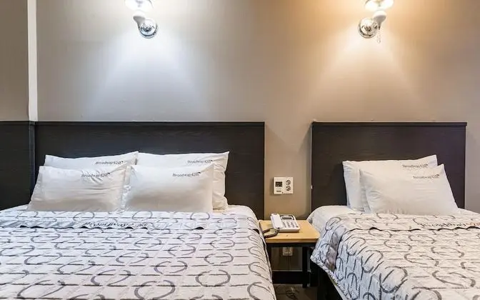 Oda (Twin (Netflix available air purifier )