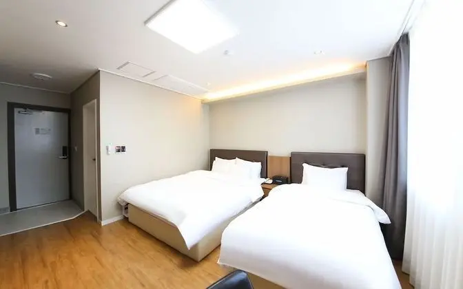 Oda (Deluxe Twin (Netflix available))