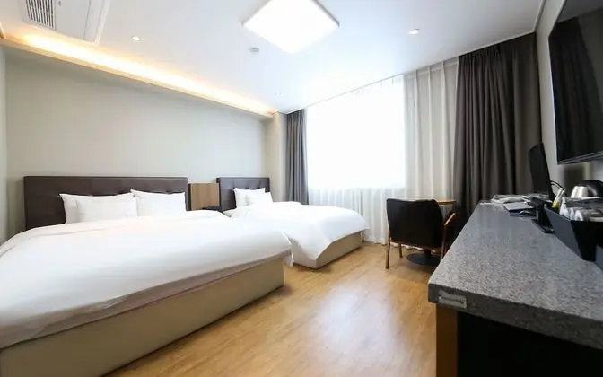 Oda (Deluxe Twin (Netflix available))