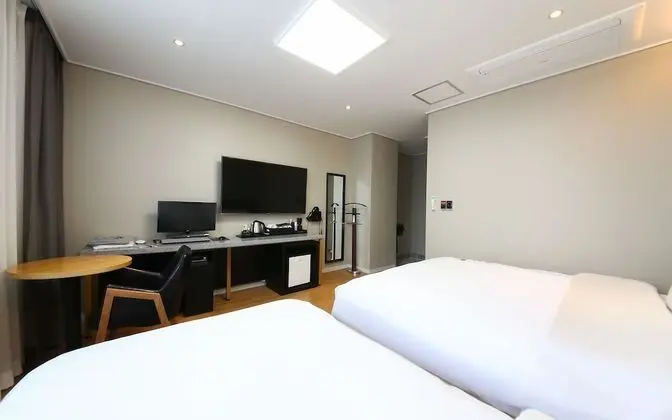 Oda (Deluxe Twin (Netflix available))