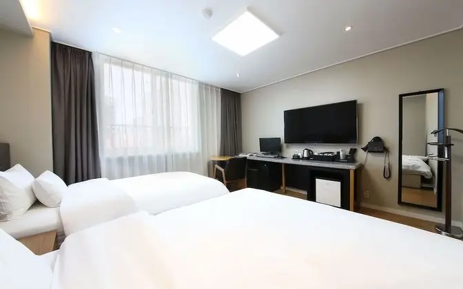 Oda (Deluxe Twin (Netflix available))