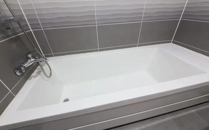 Oda (Deluxe Twin (Netflix available))