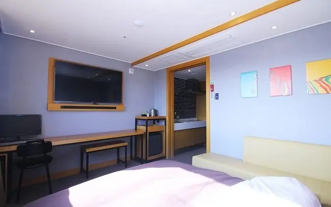 Oda (Standard (You can watch Netflix))