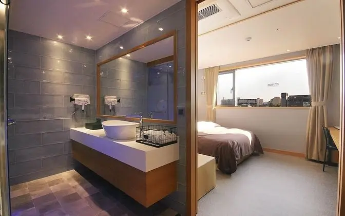 Oda (Standard (You can watch Netflix))