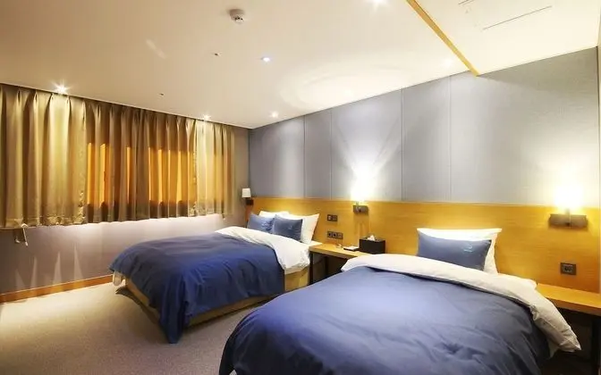 Oda (Twin (Netflix available two beds))