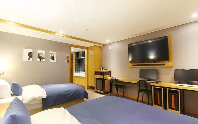 Oda (Twin (Netflix available two beds))