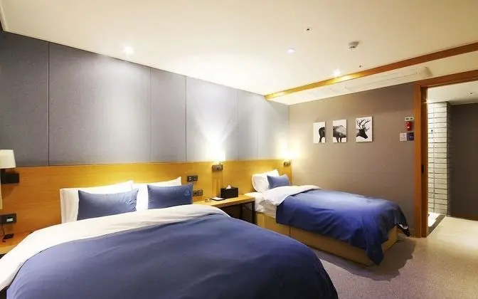 Oda (Twin (Netflix available two beds))