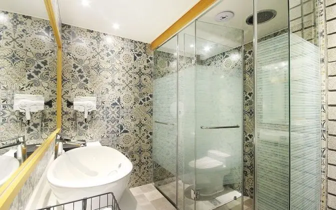 Oda (Twin (Netflix available two beds))